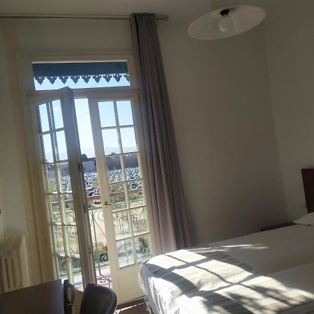 Hotel Le Postillon ポー エクステリア 写真