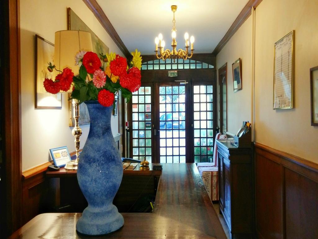 Hotel Le Postillon ポー エクステリア 写真