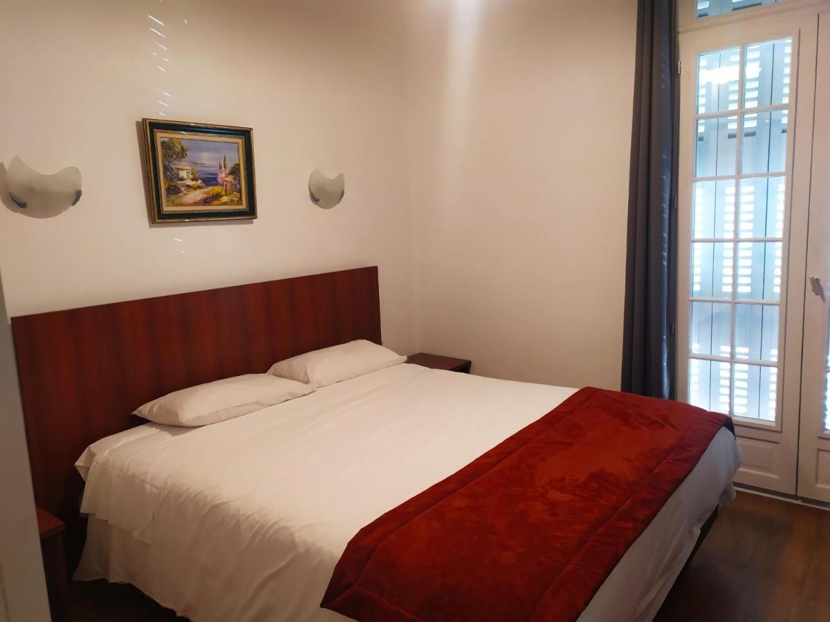 Hotel Le Postillon ポー エクステリア 写真
